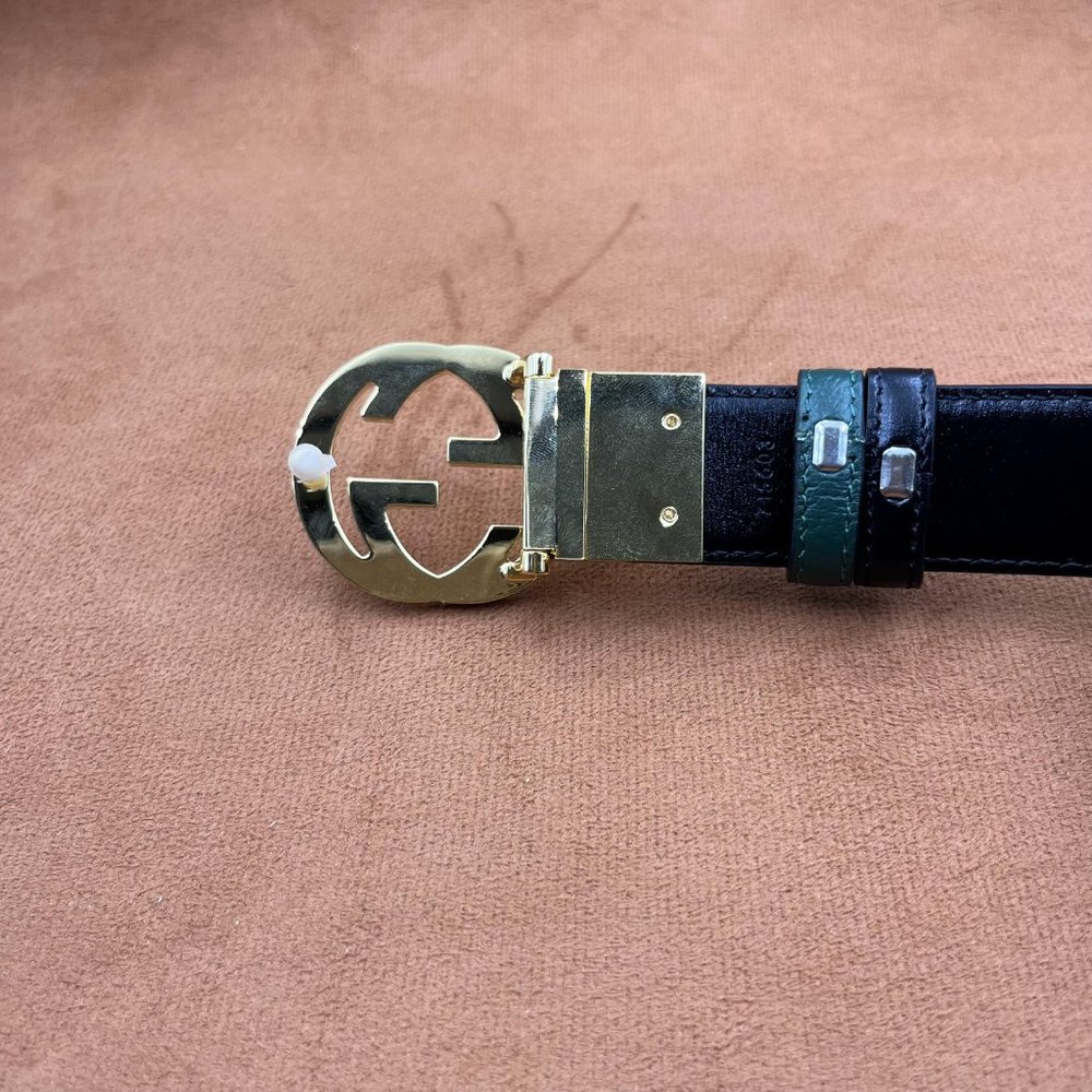Gucci Women's reversible double sided color belt, size 85. - Picture 4 of 7